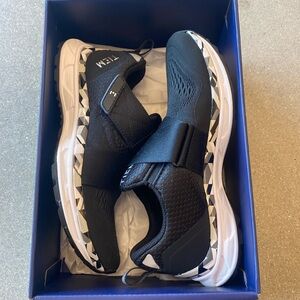 New in Box Tiem Slipstream Black Geometric